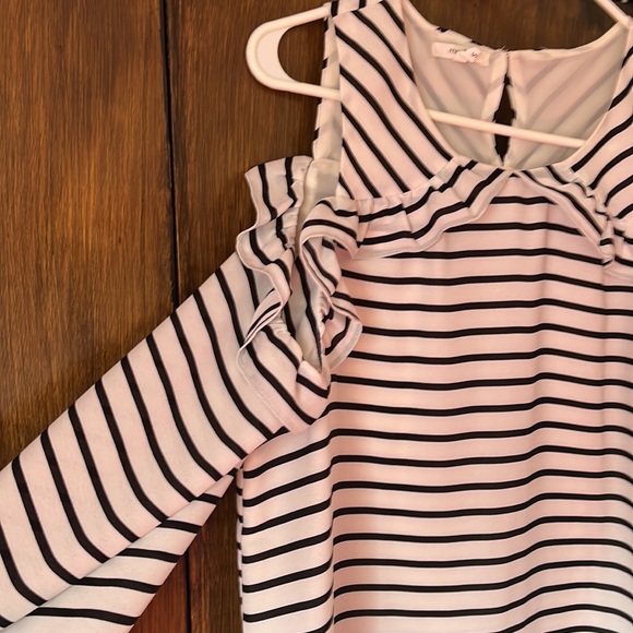 Cold shoulder striped top - Picture 2 of 7